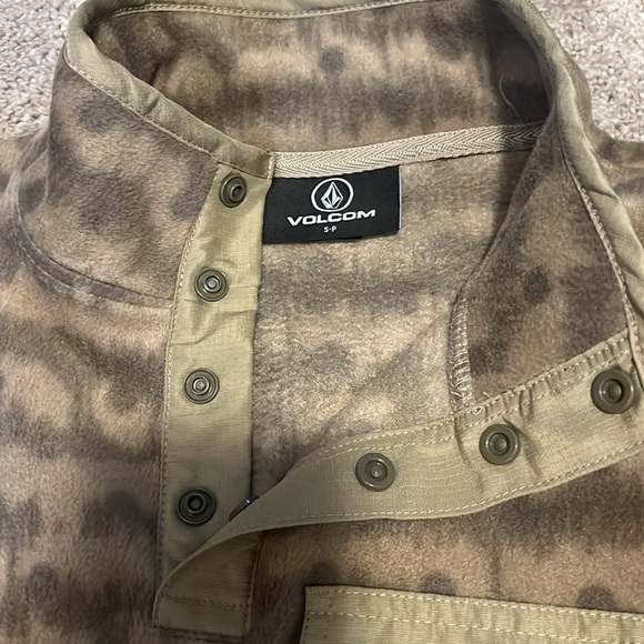 Women’s Volcom Fleece Sweater Size Small - Picture 2 of 3